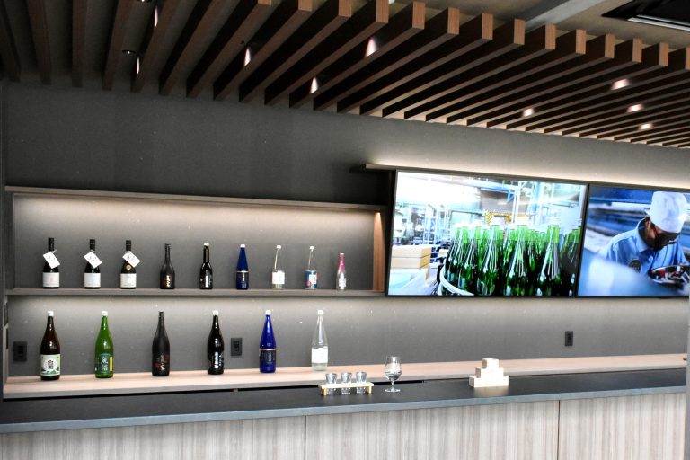 白瀧酒造直売店　shop & taproom Flow